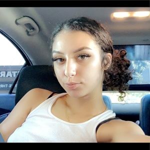 Meet your Posher, Adia